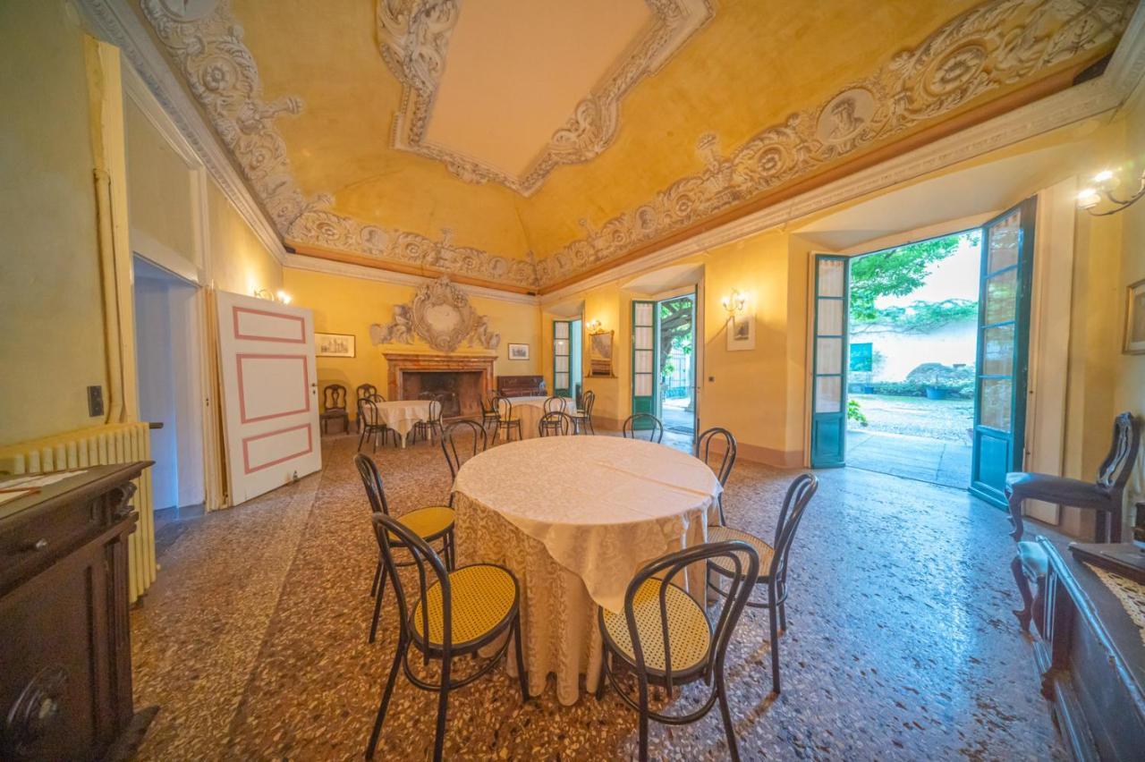 Palazzo Ronchelli Bed & Breakfast Brinzio Exterior photo