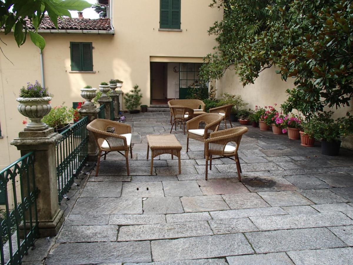 Palazzo Ronchelli Bed & Breakfast Brinzio Exterior photo