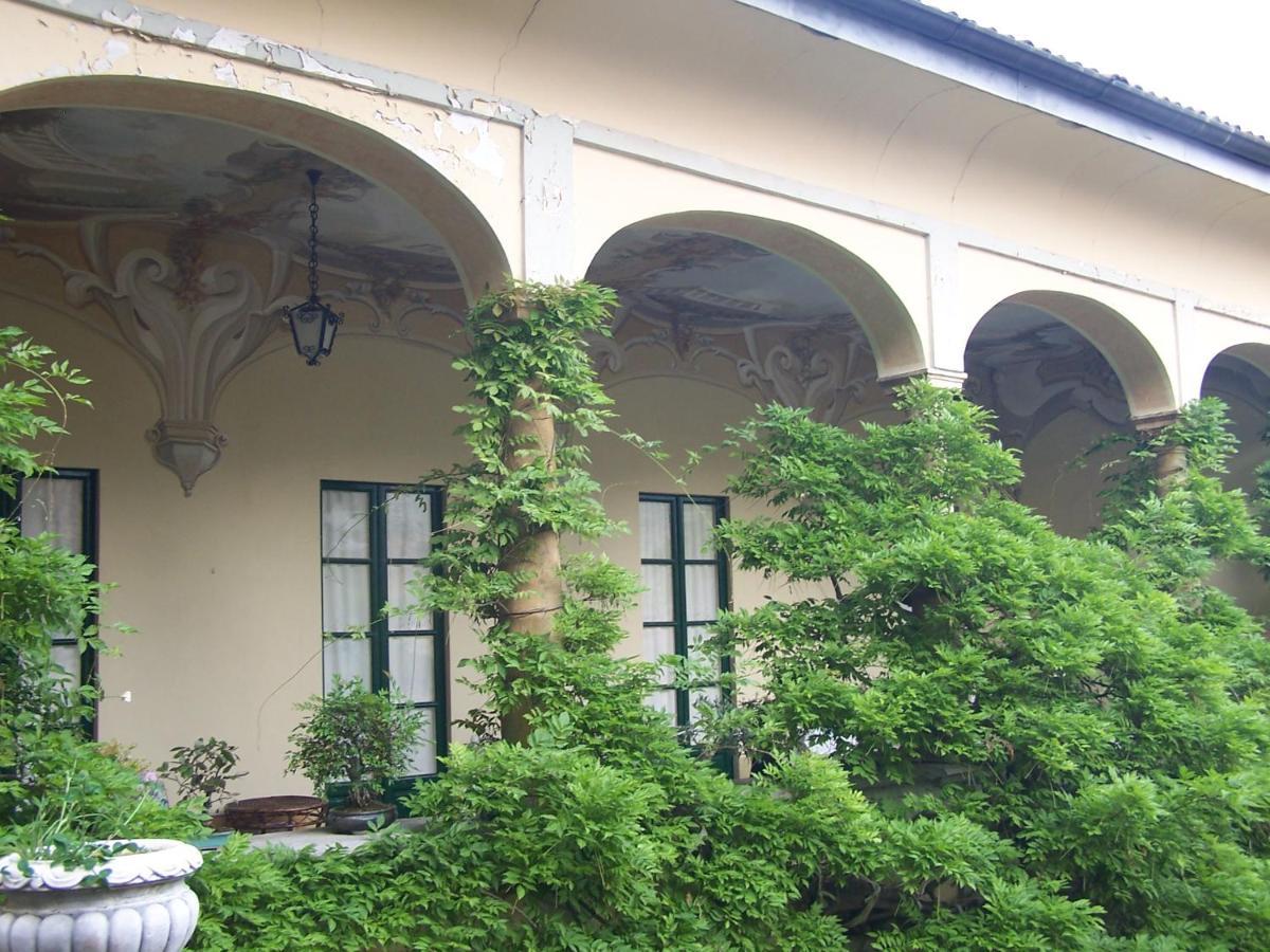 Palazzo Ronchelli Bed & Breakfast Brinzio Exterior photo