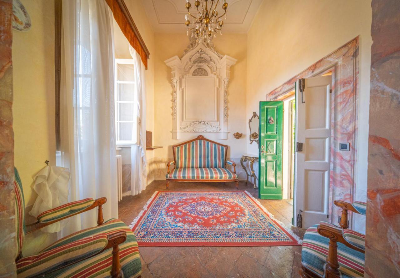 Palazzo Ronchelli Bed & Breakfast Brinzio Exterior photo