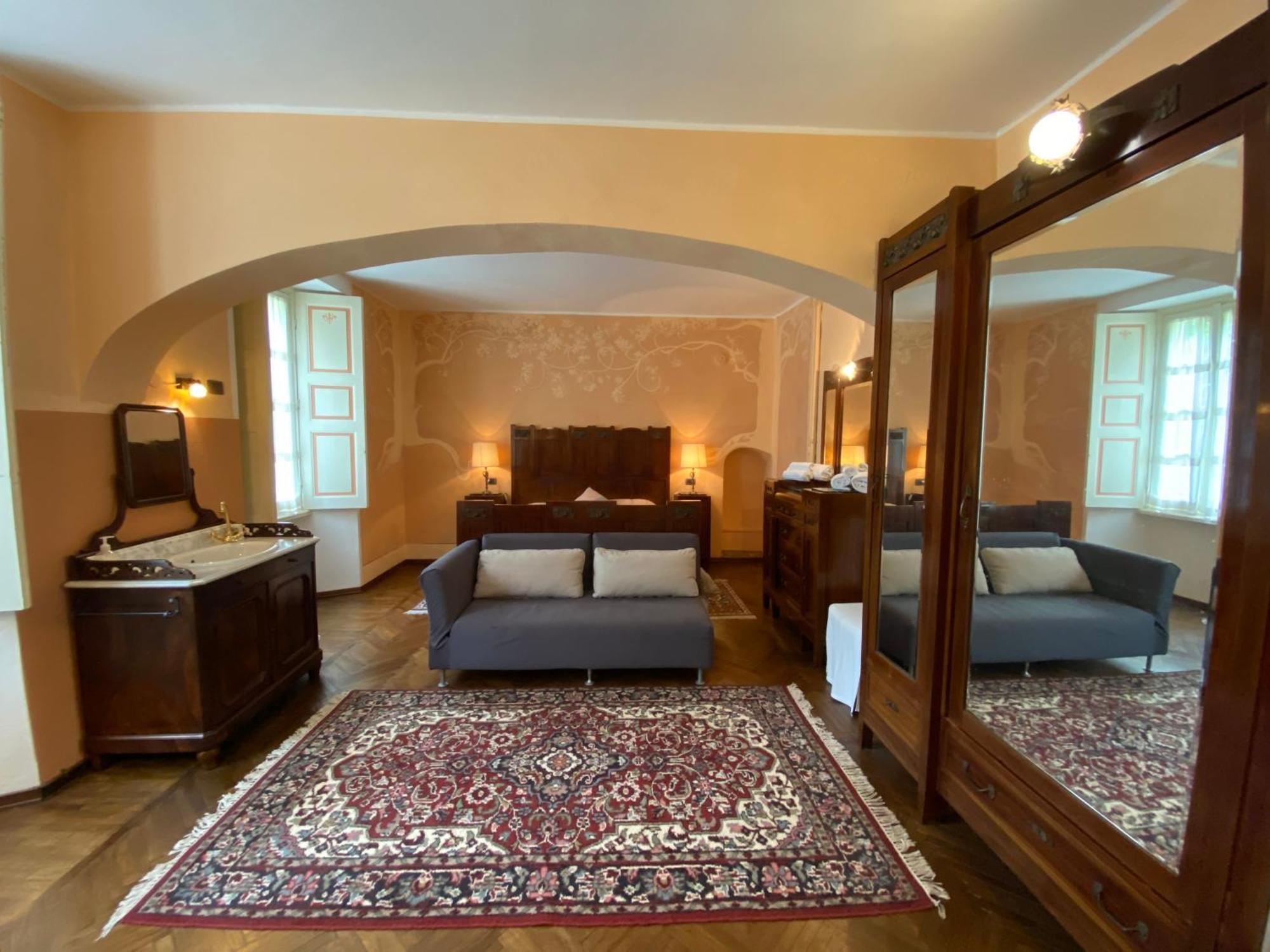 Palazzo Ronchelli Bed & Breakfast Brinzio Exterior photo