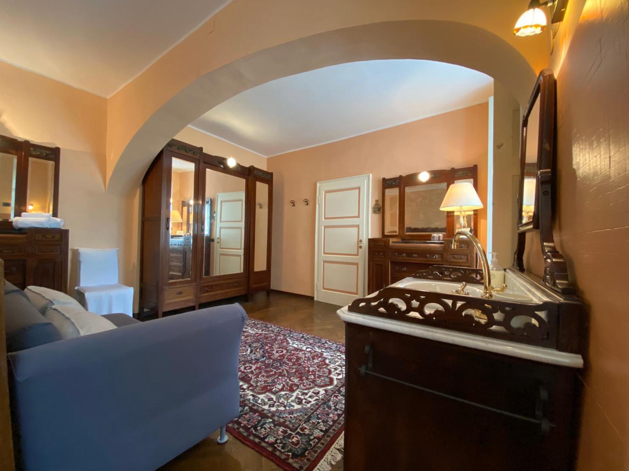 Palazzo Ronchelli Bed & Breakfast Brinzio Exterior photo