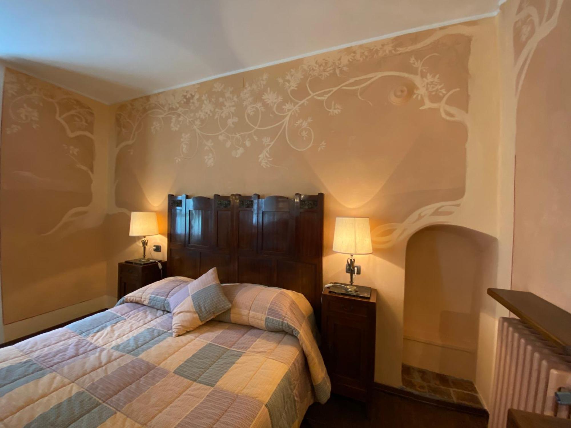 Palazzo Ronchelli Bed & Breakfast Brinzio Exterior photo
