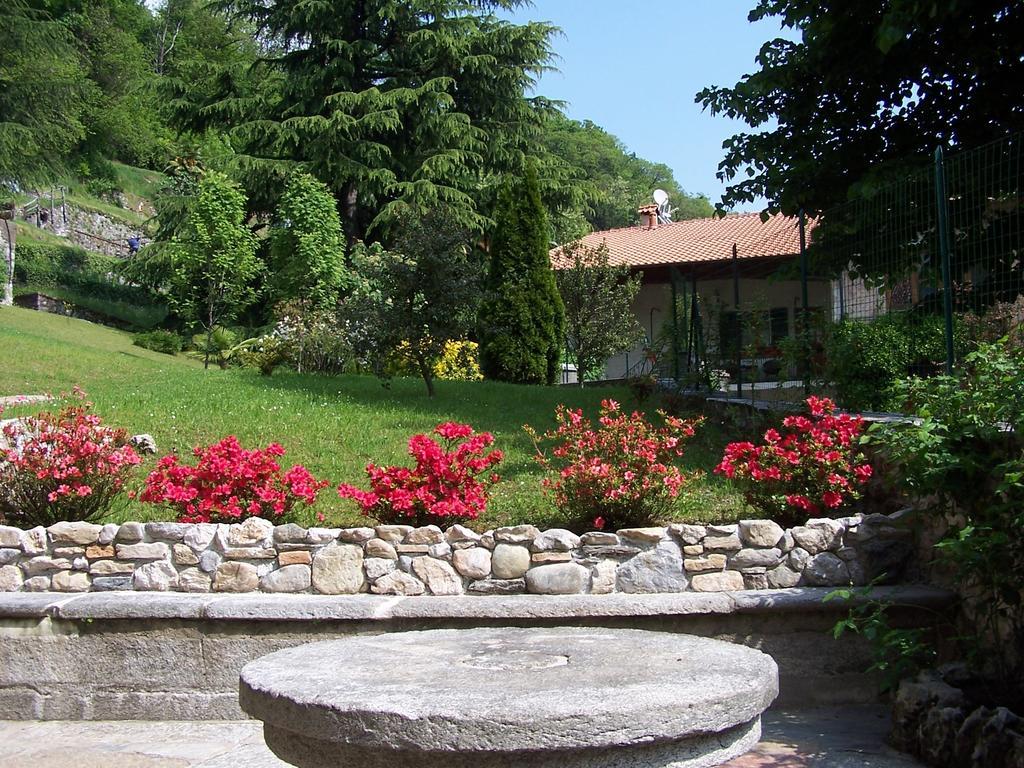 Palazzo Ronchelli Bed & Breakfast Brinzio Exterior photo