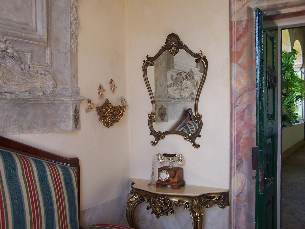 Palazzo Ronchelli Bed & Breakfast Brinzio Exterior photo